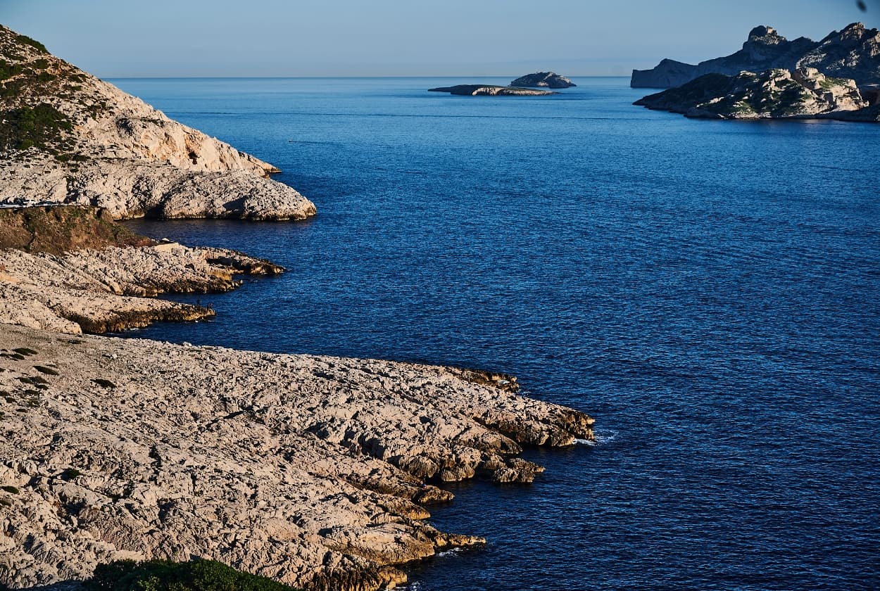 Calanques de Marseille vues depuis la mer